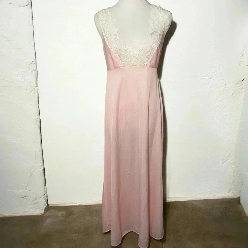 Dreamy  vintage ballet pink nylon lace slip dress M